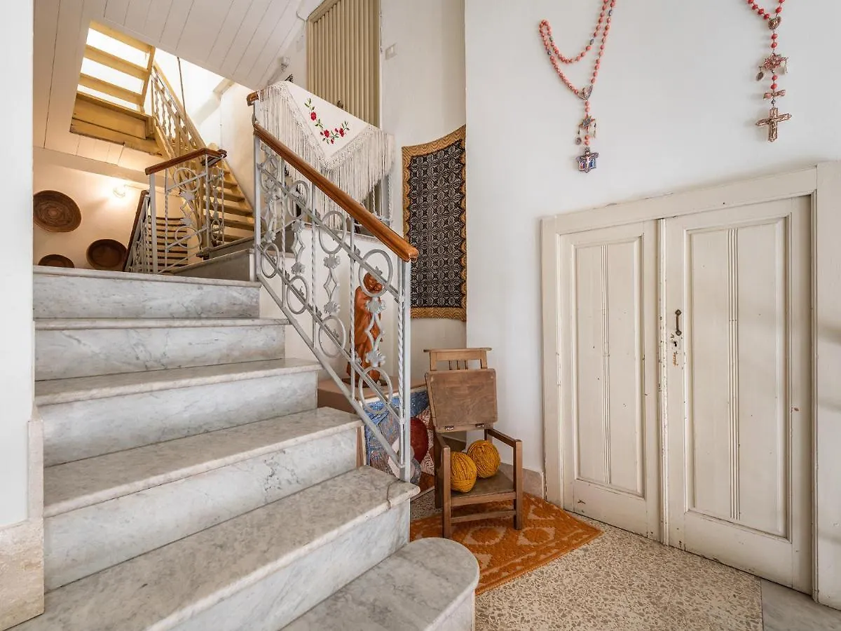 Palazzo Santa Caterina Bed and Breakfast Dorgali 2*,